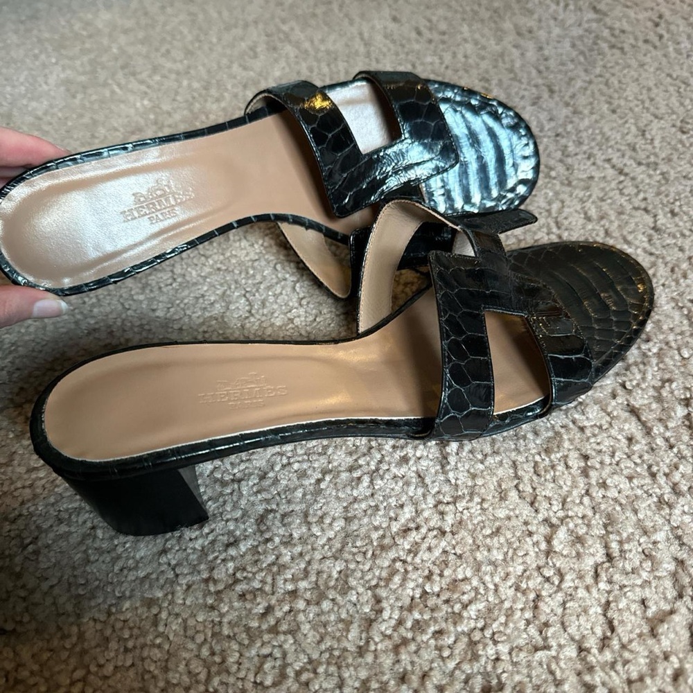 Hermes Black snake skin kitten heel